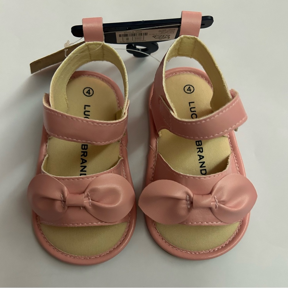 New Lucky Brand Light Pink Crib Shoes size 4 Hook and Loop Closure 9-12 Months
